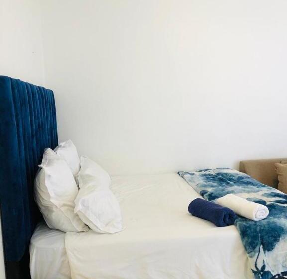 غرفة قياسية مطلّة علي حمام السباحة, Blue Sanctuary