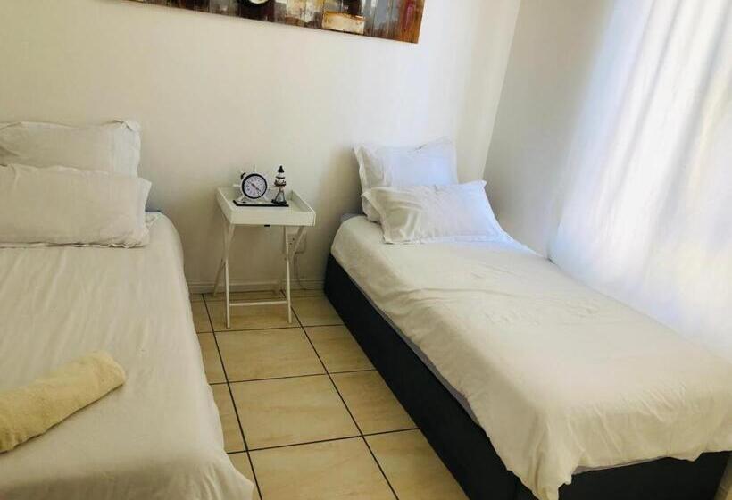 غرفة قياسية, Blue Sanctuary