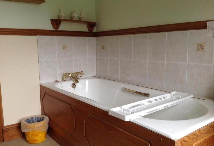 غرفة عائلية, Bradridge Farm