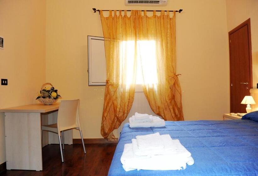 اتاق استاندارد سه نفره, L'antica Dimora