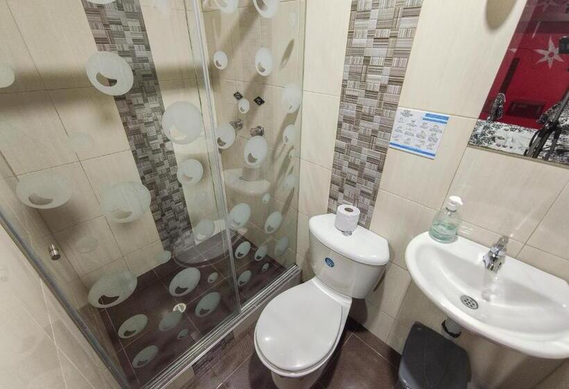 חדר משפחתי, Casa Baquero