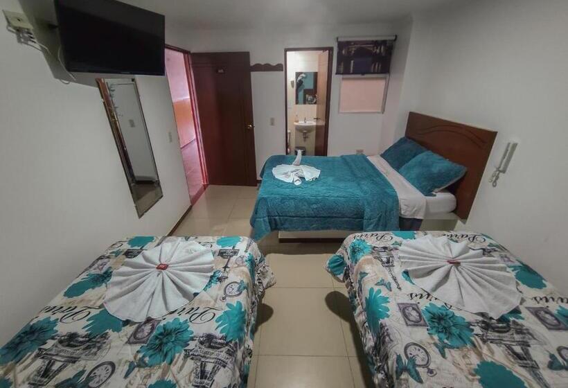 חדר משפחתי, Casa Baquero