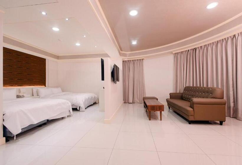 اتاق لوکس خانوادگی, Duke Business