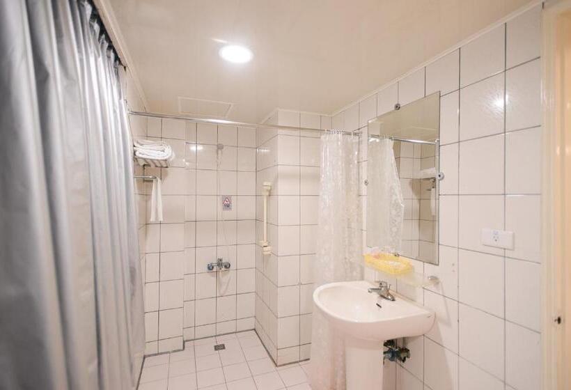 اتاق استاندارد چهار تخته, Duke Business