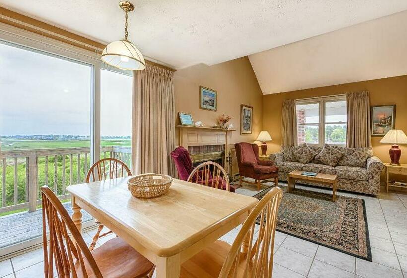 스위트 킹사이즈 침대, Misty Harbor Resort