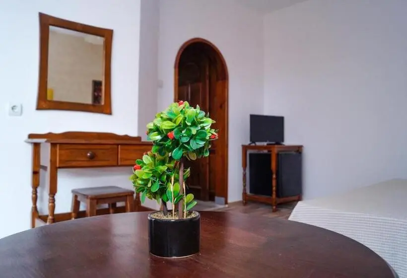 スーペリアールーム, Chrystal Guest House