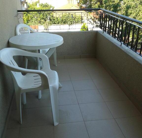 스탠다드 트리플 룸, Chrystal Guest House