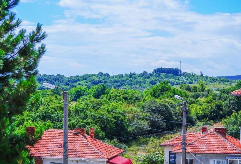 חדר סטנדרט לשלושה, Chrystal Guest House