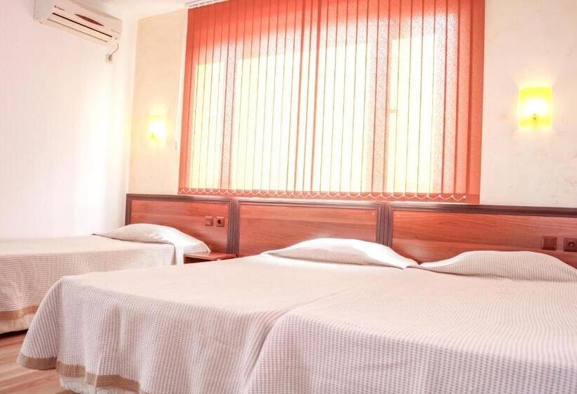 Номер Стандарт Трехместный, Chrystal Guest House