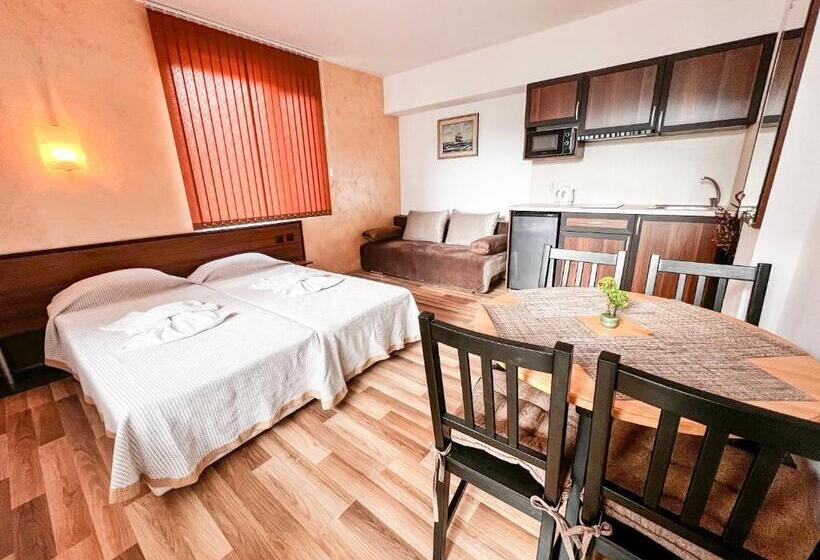 استودیوی استاندارد, Chrystal Guest House