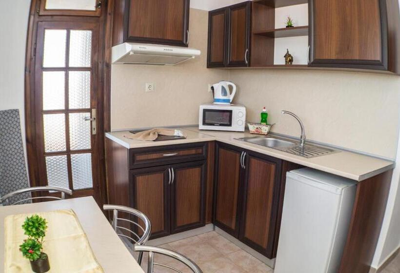 דירת שני חדרים, Chrystal Guest House