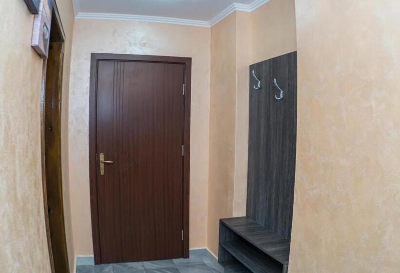 דירת שני חדרים, Chrystal Guest House