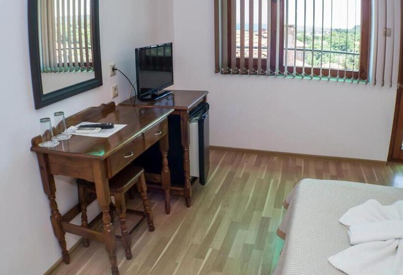 スタンダードルーム, Chrystal Guest House