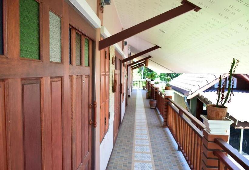 디럭스 트리플 룸, Siam Guesthouse