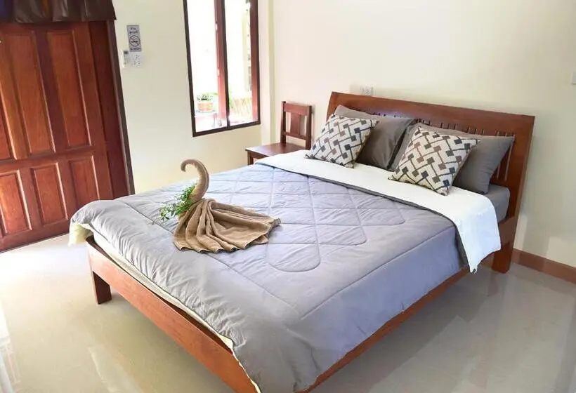 اتاق پریمیوم چهارنفره, Siam Guesthouse