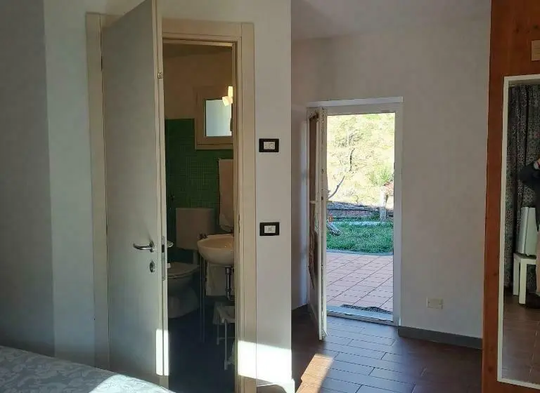 スタンダードインサイドビュールーム, B&b La Casina Rosa La Spezia