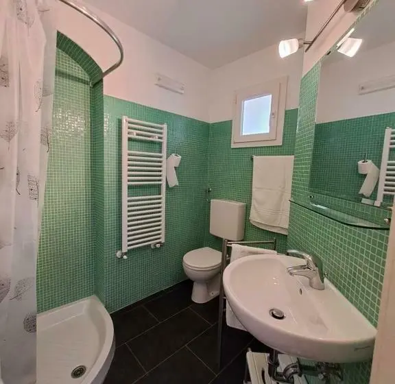 スタンダードインサイドビュールーム, B&b La Casina Rosa La Spezia