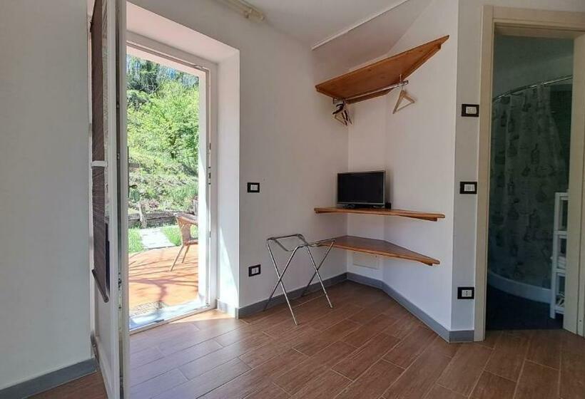 غرفة قياسية ثلاثية مزودة بشرفة, B&b La Casina Rosa La Spezia