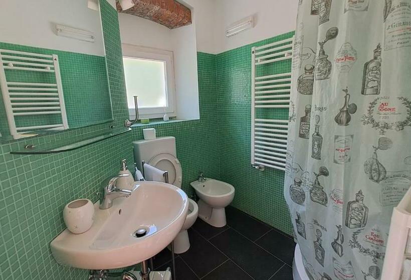 غرفة قياسية ثلاثية مزودة بشرفة, B&b La Casina Rosa La Spezia