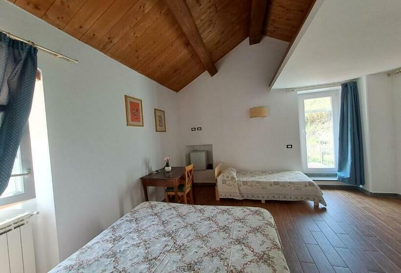 Трехместный Номер Стандарт с Балконом, B&b La Casina Rosa La Spezia
