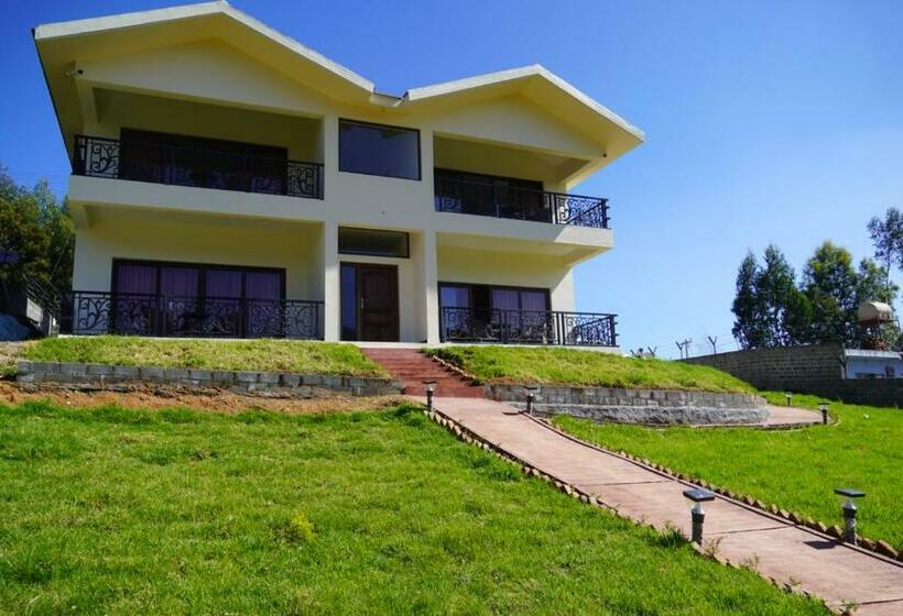 Семейный Номер, Acorn House