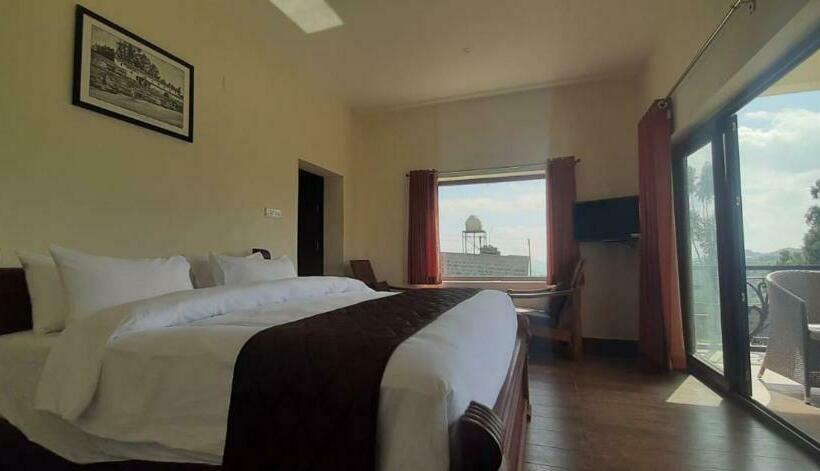 Семейный Номер, Acorn House