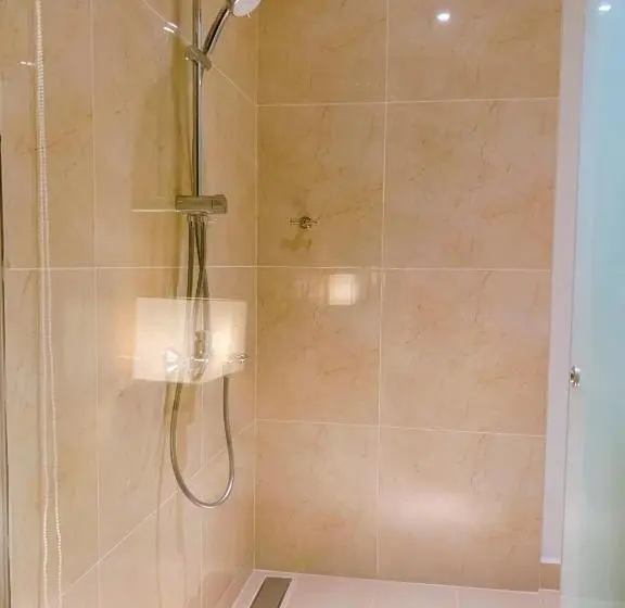 سوئیت با تخت بزرگ, The Sea View Cam Ranh Beach Resort