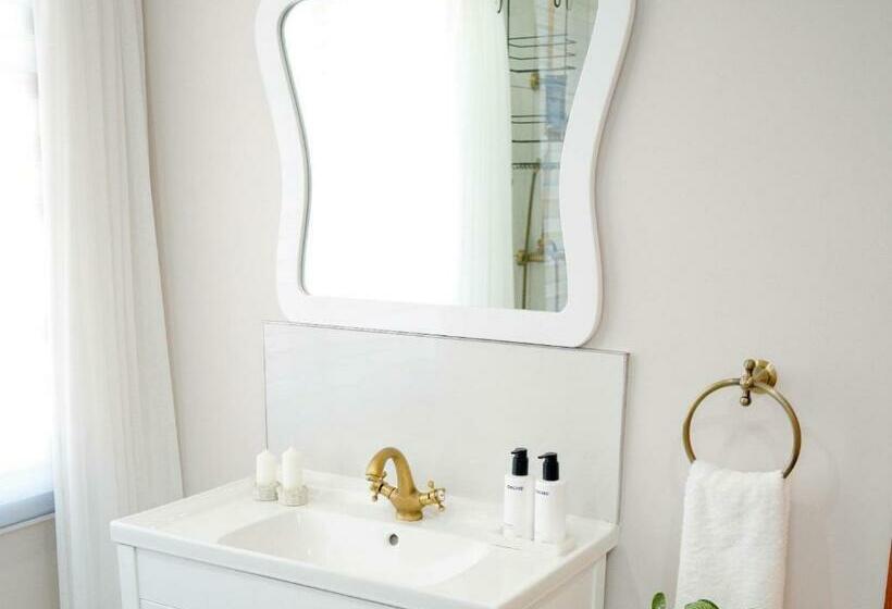 חדר דלוקס, The Sweet Rose