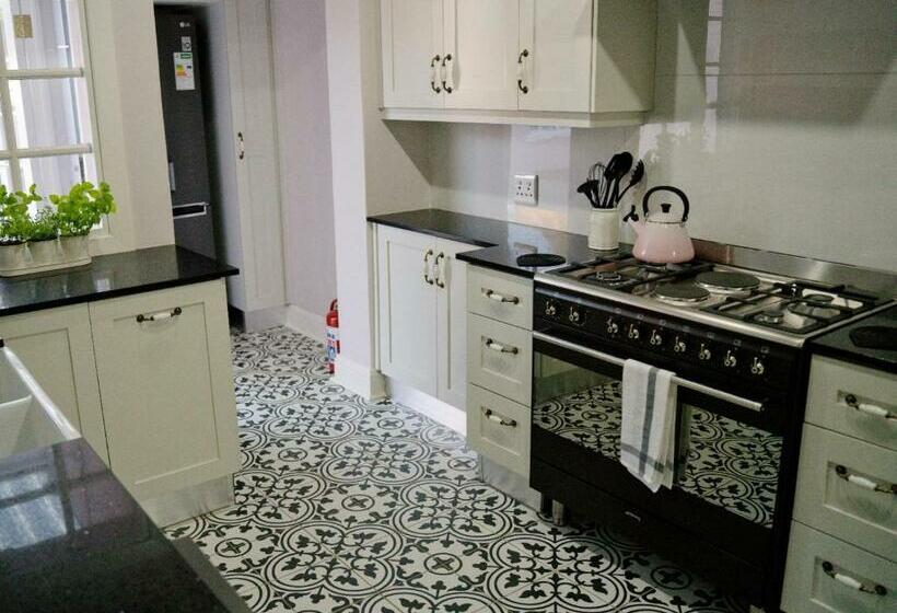 חדר דלוקס, The Sweet Rose