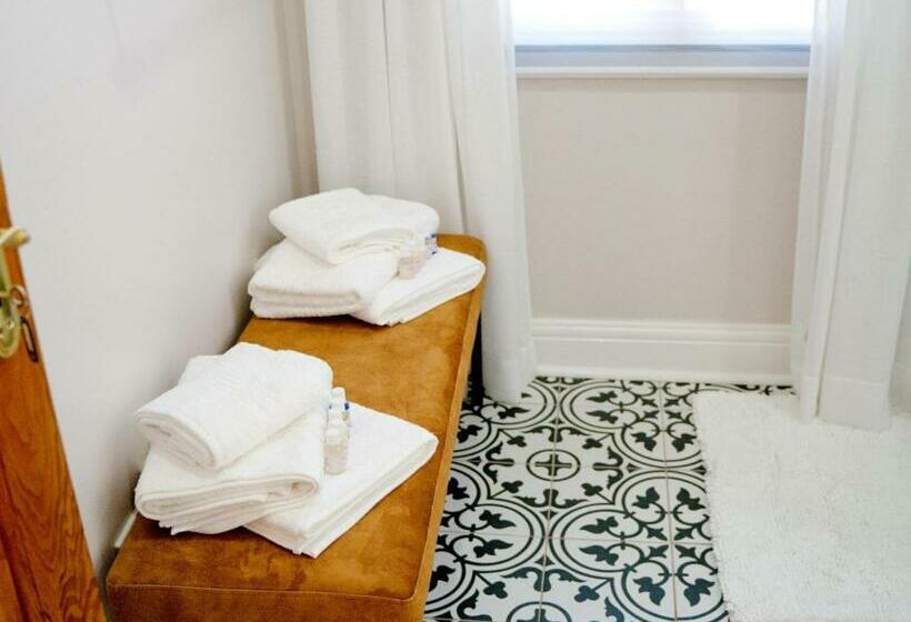 חדר דלוקס, The Sweet Rose