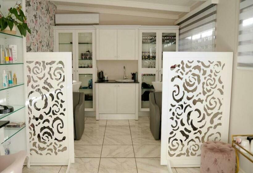 חדר דלוקס, The Sweet Rose