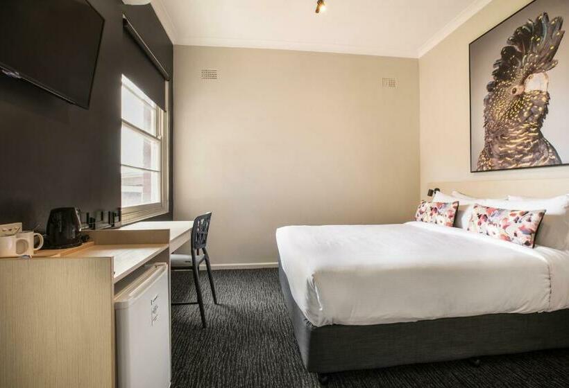 إستوديو قياسى, Nightcap At The Charles