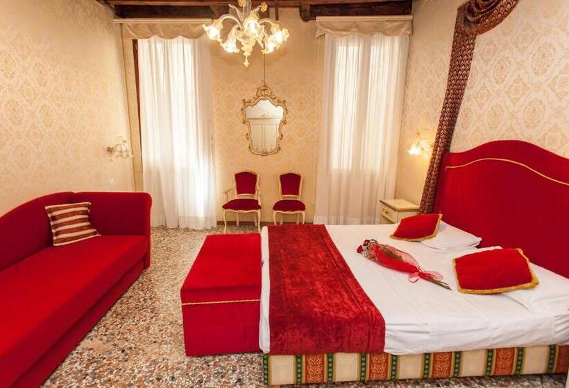 اتاق سوپریور سه تخته, Residenza La Campana