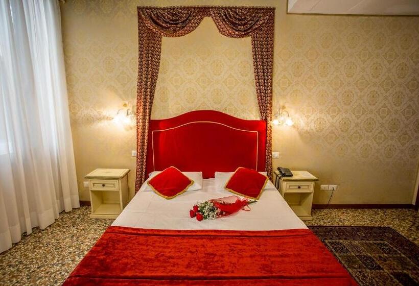 اتاق سوپریور سه تخته, Residenza La Campana