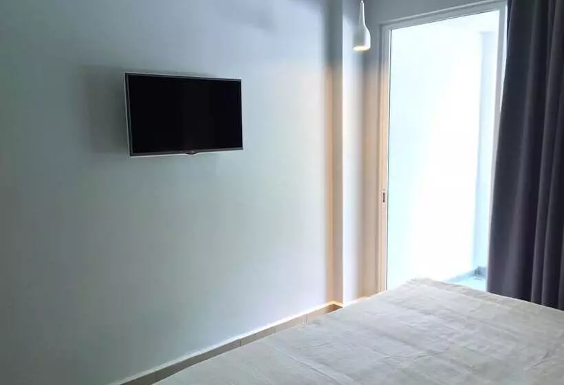 اتاق استاندارد با تخت بزرگ, G Langkawi Motel