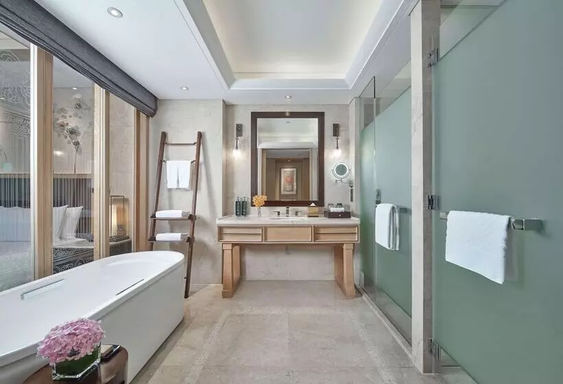 Premium-huone Järvinäkymä, Hilton Dali Resort & Spa