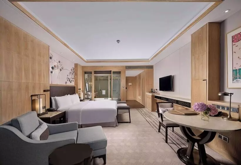 Premium-huone Järvinäkymä, Hilton Dali Resort & Spa