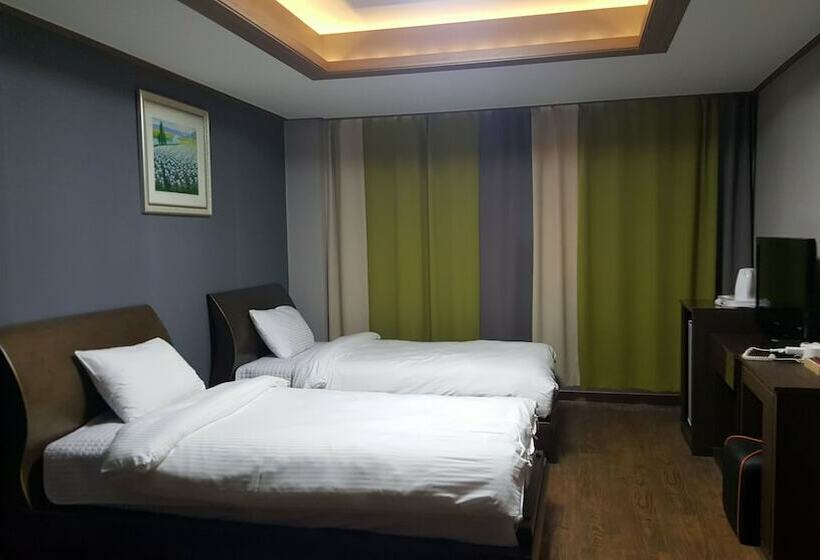 Номер Стандарт, Chungju Grand