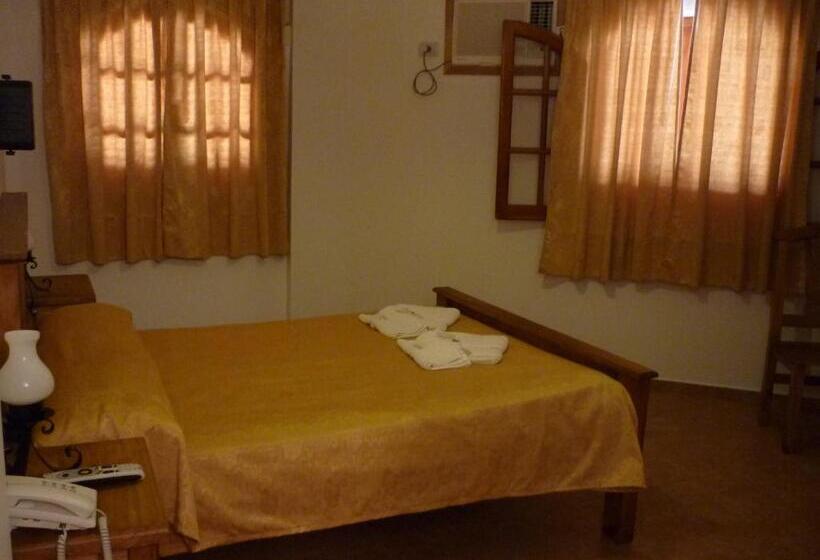 חדר סטנדרט, Colonial