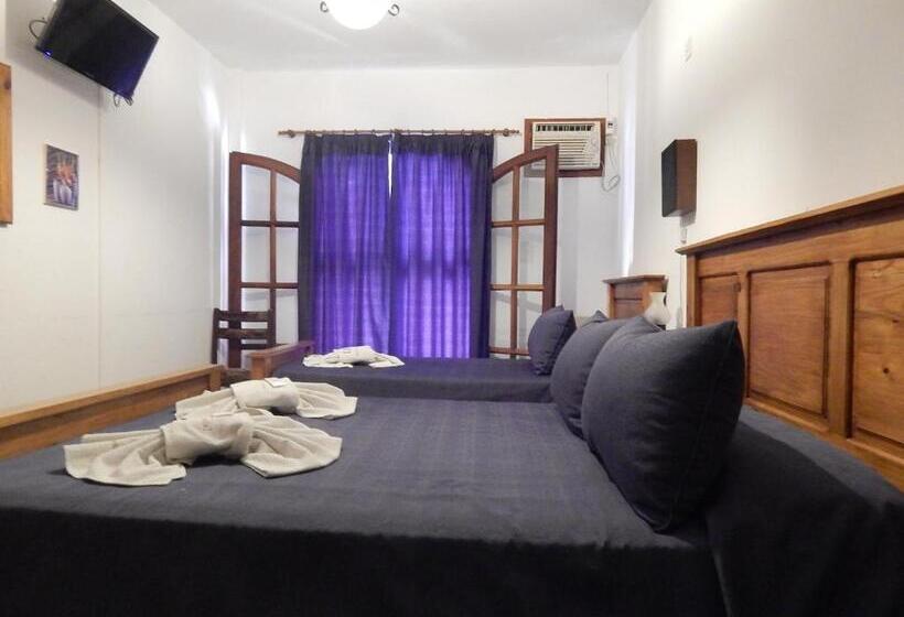 חדר סטנדרט לשלושה, Colonial