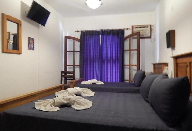 חדר סטנדרט לשלושה, Colonial