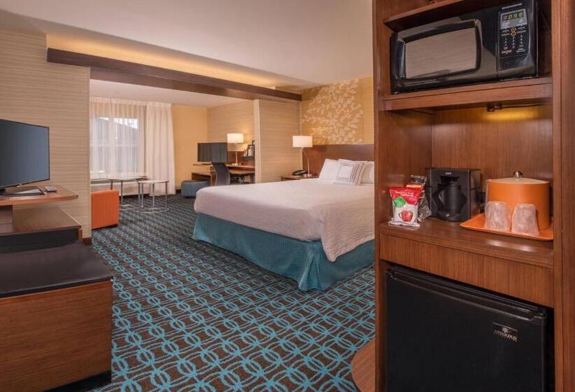 キングサイズベッドのスイートルーム, Fairfield Inn & Suites By Marriott Easton