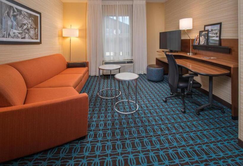 キングサイズベッドのスイートルーム, Fairfield Inn & Suites By Marriott Easton