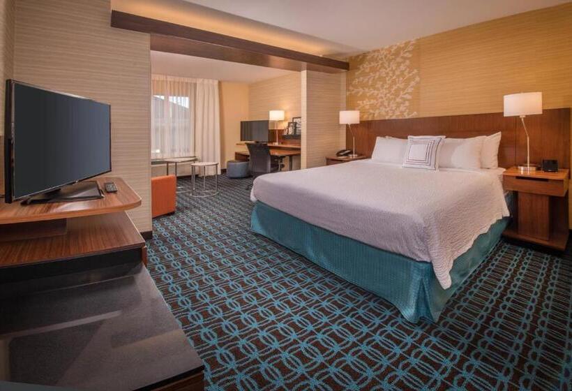 キングサイズベッドのスイートルーム, Fairfield Inn & Suites By Marriott Easton