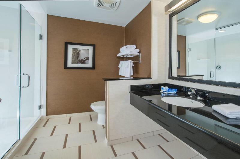 キングサイズベッドのスタンダードルーム, Fairfield Inn & Suites By Marriott Easton