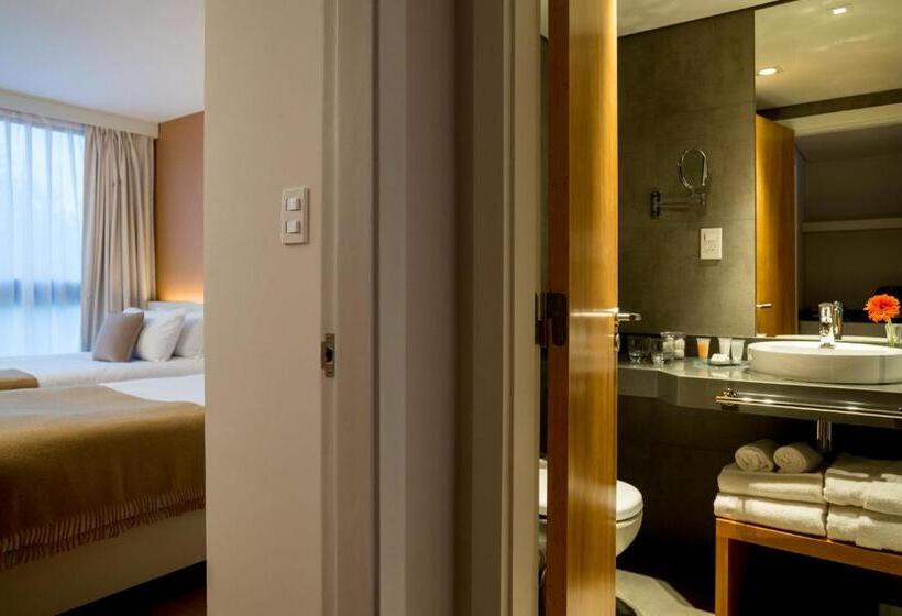 اتاق لوکس, Own Montevideo