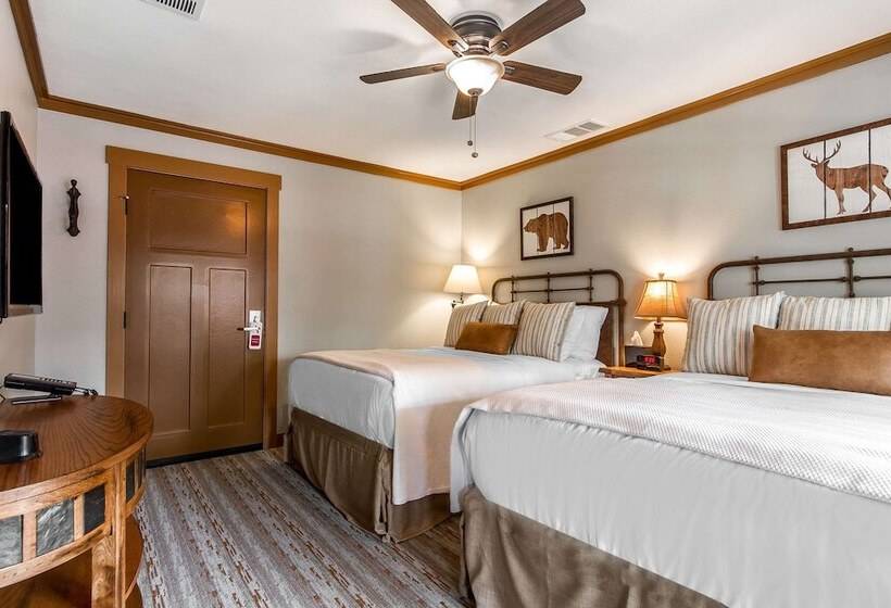 带2个双人床的标准工作室, Sierra Sky Ranch, Ascend Hotel Collection