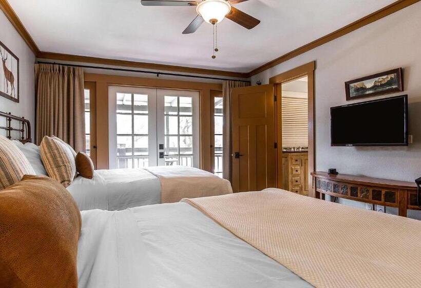 带2个双人床的标准工作室, Sierra Sky Ranch, Ascend Hotel Collection