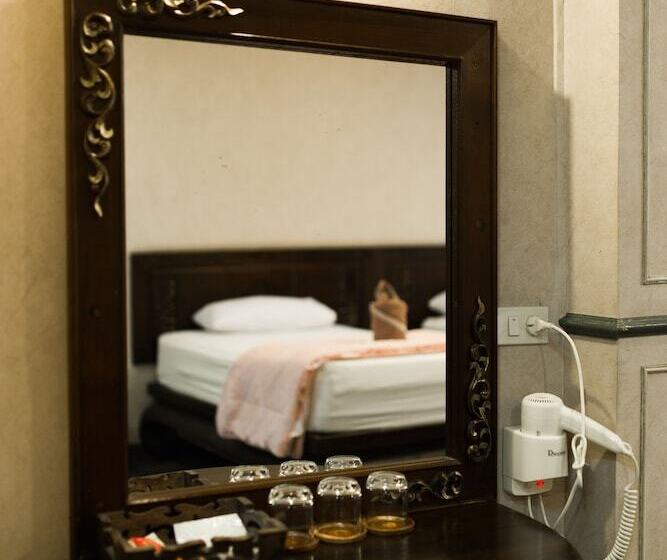 اتاق استاندارد سه نفره, Sk Boutique Mahanakhon