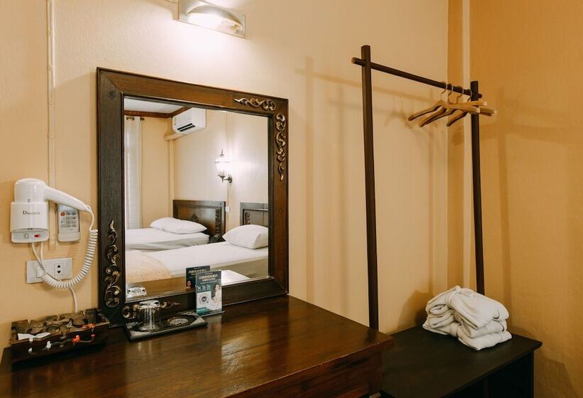 اتاق استاندارد سه نفره, Sk Boutique Mahanakhon